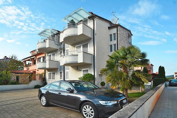 Foto van Modern appartement aan zee in Rovinj - Vakantiehuis in Rovinj - ExteriorSummer
