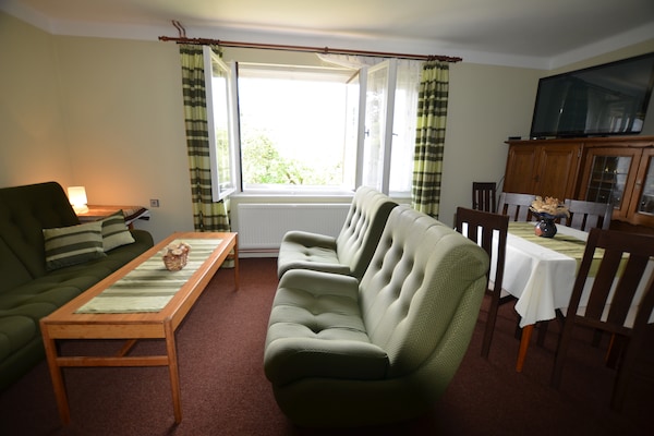 Foto van Berghut met zwembad - Vakantiehuis in Ktová - LivingRoom