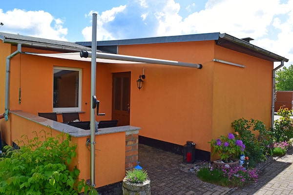 Foto van Idyllische bungalow aan de Oostzeekust - Vakantiehuis in Reddelich - ExteriorSummer