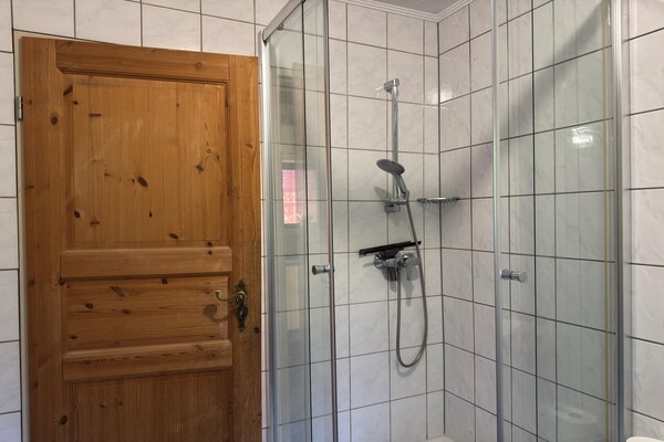 Foto van Ruime Eifel Escape - Vakantiehuis in Manderscheid - BathRoom