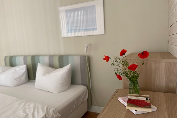 Foto van Vakantieverblijf met 5 appartementen, hal - Vakantiehuis in Saal - BedRoom