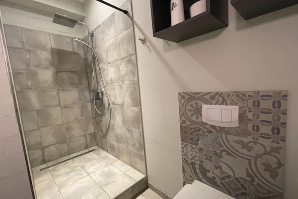 Foto van Vakantieverblijf met 5 appartementen, hal - Vakantiehuis in Saal - BathRoom