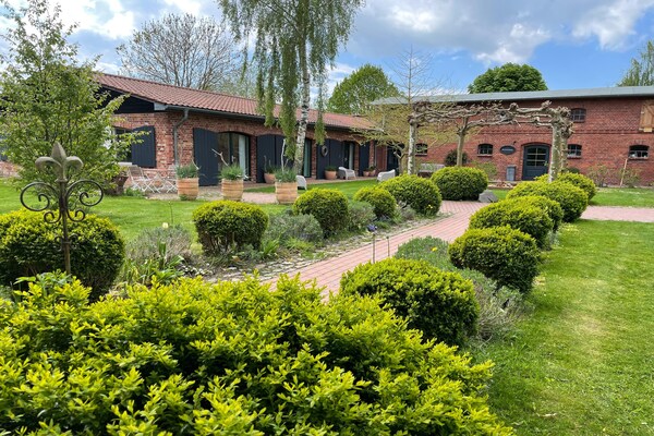 Foto van Vakantieverblijf met 5 appartementen, hal - Vakantiehuis in Saal - ExteriorSummer