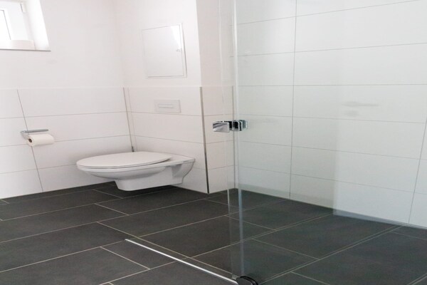 Foto van Ruime vakantiewoning met uitzicht op het meer - Vakantiehuis in Harzgerode OT Güntersberge - BathRoom