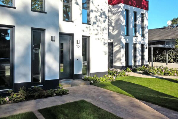Foto van Appartement met ontbijt in Strausberg - Vakantiehuis in Strausberg - ExteriorSummer
