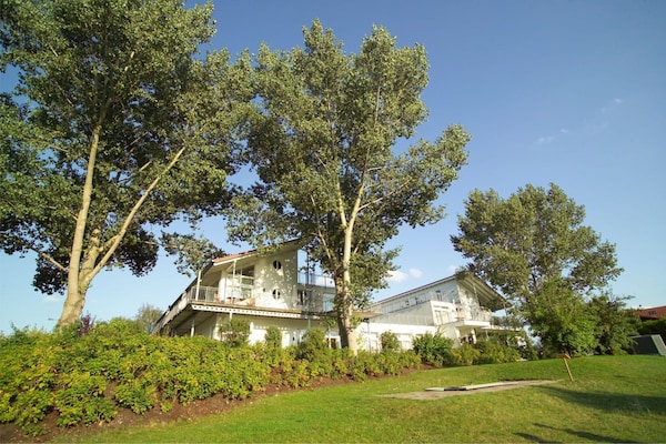 Foto van Elegant ingericht vakantieappartement - Vakantiehuis in Granzow - ExteriorSummer