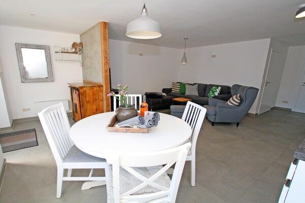Foto van Luxe vakantieappartement met terras - Vakantiehuis in Wiek - DiningRoom