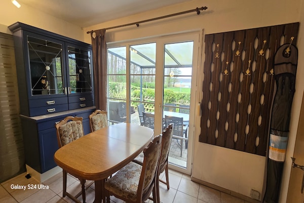 Foto van Bungalow in Schlowe aan het zie - Vakantiehuis in Borkow OT Schlowe - DiningRoom