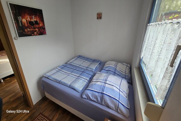 Foto van Bungalow in Schlowe aan het zie - Vakantiehuis in Borkow OT Schlowe - BedRoom