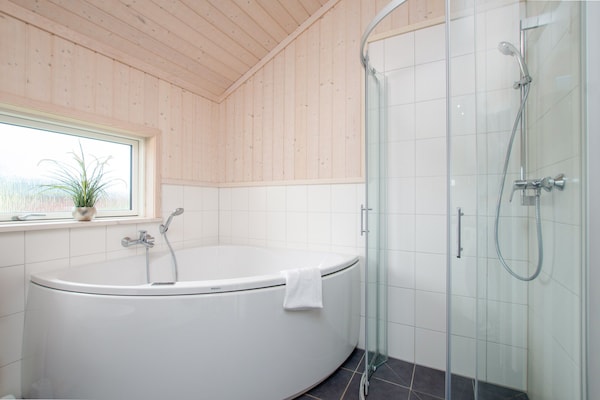Foto van Art-Decor strandvilla - Vakantiehuis in Großenbrode - BathRoom