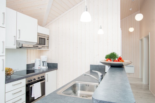 Foto van Beaside Wellness Chalet voor 10 personen - Vakantiehuis in Großenbrode - Kitchen