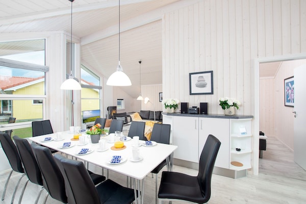 Foto van Beaside Wellness Chalet voor 10 personen - Vakantiehuis in Großenbrode - DiningRoom