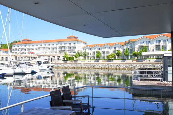 Foto van Woonboot in Boltenhagen - Vakantiehuis in Boltenhagen - ExteriorSummer