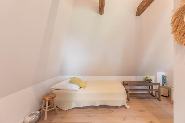 Foto van rietgedekte vakantiewoning met tegelkachel - Vakantiehuis in Tetenbüll - BedRoom
