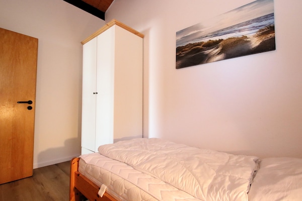Foto van Vrijstaande vakantiebungalow in vakwerkstijl - Vakantiehuis in Burhave - BedRoom