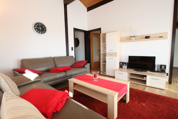 Foto van Vrijstaande vakantiebungalow in vakwerkstijl - Vakantiehuis in Burhave - LivingRoom