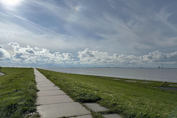 Foto van Vrijstaande vakantiebungalow in vakwerkstijl - Vakantiehuis in Burhave - AreaWinter1KM