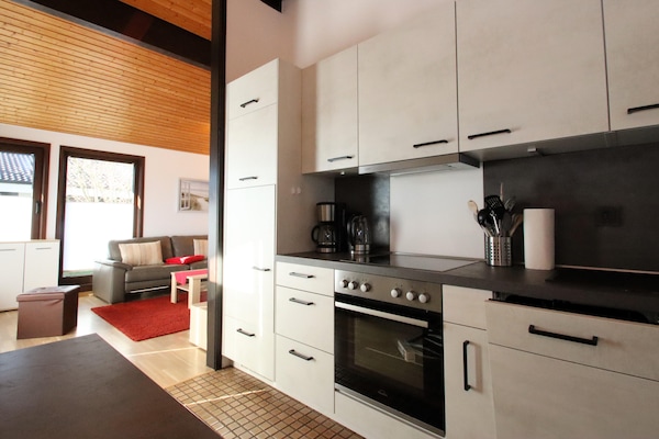 Foto van Vrijstaande vakantiebungalow in vakwerkstijl - Vakantiehuis in Burhave - Kitchen