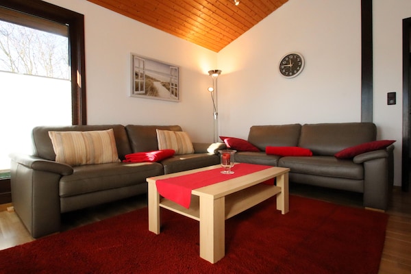 Foto van Vrijstaande vakantiebungalow in vakwerkstijl - Vakantiehuis in Burhave - LivingRoom