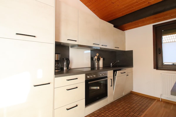 Foto van Vrijstaande vakantiebungalow in vakwerkstijl - Vakantiehuis in Burhave - Kitchen