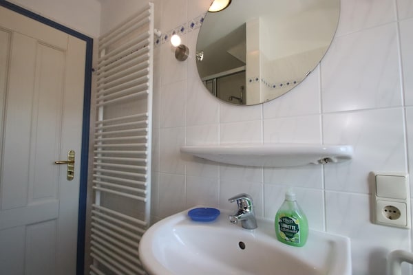 Foto van Halfvrijstaande woning in Burhave - Vakantiehuis in Burhave - BathRoom