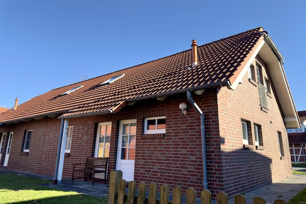 Foto van Halfvrijstaande woning in Burhave - Vakantiehuis in Burhave - ExteriorSummer