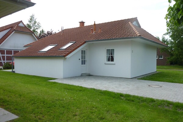 Foto van Vakantiehuis met open haard in Burhave - Vakantiehuis in Burhave - ExteriorSummer