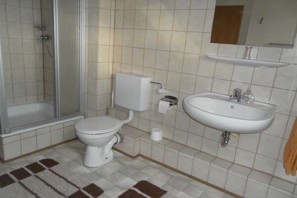 Foto van Landhuis nabij kasteel Sababurg - Vakantiehuis in Trendelburg-Friedrichsfeld - BathRoom