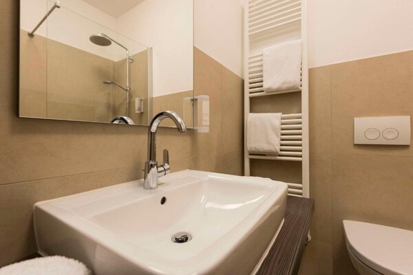Foto van Braunschweig by Belvilla SuperiorTweepersoonskamer - BathRoom