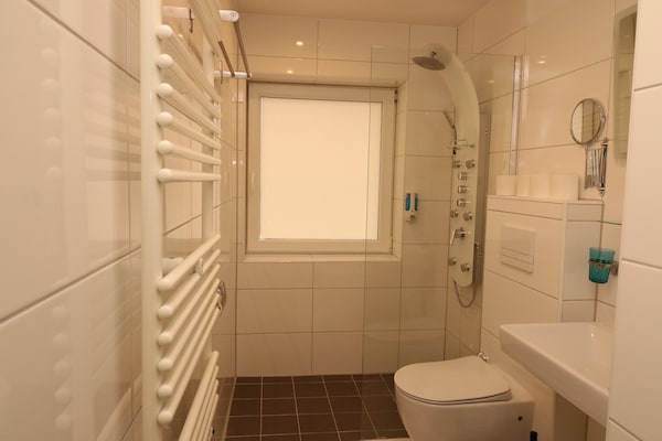 Foto van Appartement in Essen voor twee personen met privéterras - BathRoom