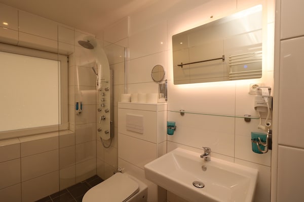 Foto van Appartement in Essen voor twee personen met privéterras - BathRoom