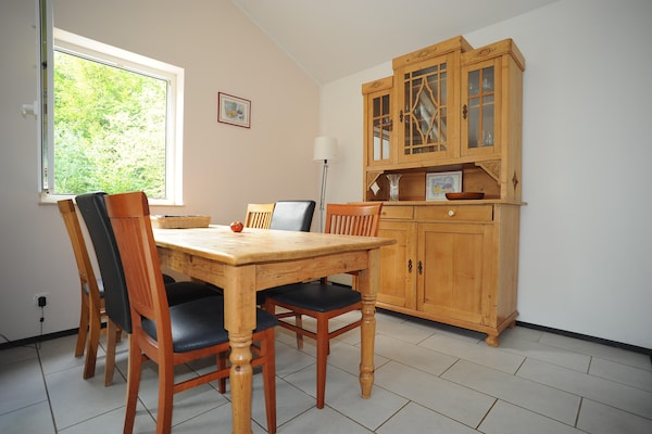 Foto van Bungalow bij Eifel Skilift - Vakantiehuis in Hinterhausen - Gerolstein - LivingRoom
