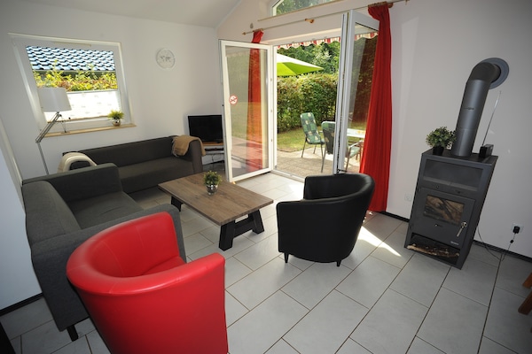 Foto van Bungalow bij Eifel Skilift - Vakantiehuis in Hinterhausen - Gerolstein - LivingRoom