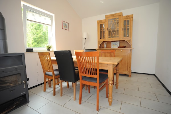 Foto van Bungalow bij Eifel Skilift - Vakantiehuis in Hinterhausen - Gerolstein - LivingRoom