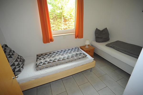 Foto van Bungalow bij Eifel Skilift - Vakantiehuis in Hinterhausen - Gerolstein - BedRoom