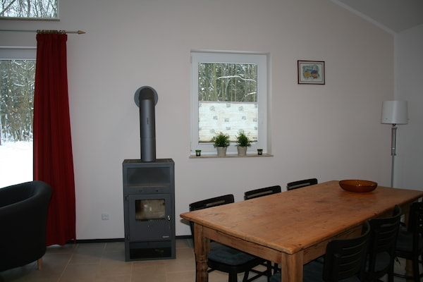 Foto van Bungalow bij Eifel Skilift - Vakantiehuis in Hinterhausen - Gerolstein - DiningRoom