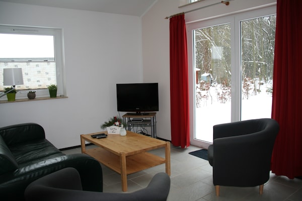 Foto van Bungalow bij Eifel Skilift - Vakantiehuis in Hinterhausen - Gerolstein - LivingRoom