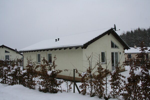Foto van Bungalow bij Eifel Skilift - Vakantiehuis in Hinterhausen - Gerolstein - ExteriorWinter
