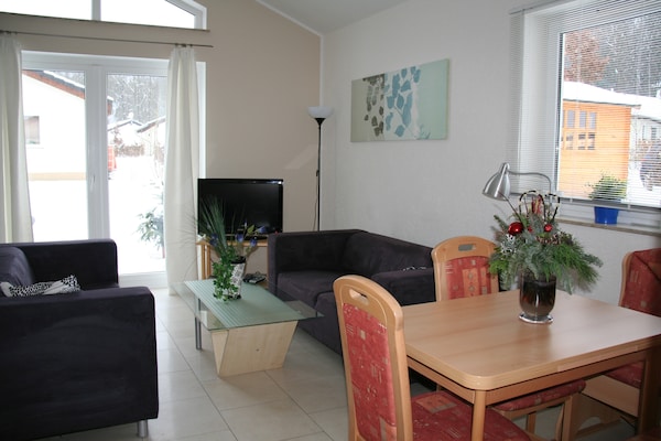 Foto van Bungalow bij Eifel Skilift - Vakantiehuis in Hinterhausen - Gerolstein - LivingRoom