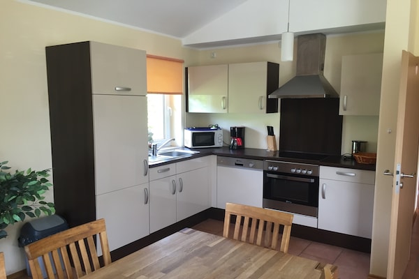 Foto van Bungalow in het Eifelpark met terras - Vakantiehuis in Hinterhausen - Gerolstein - Kitchen