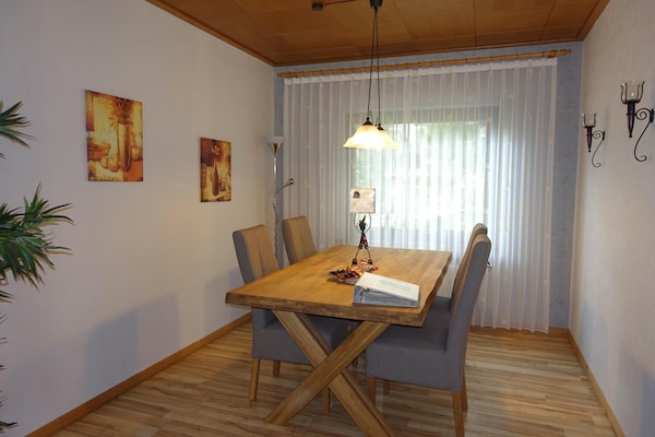 Foto van Feusdorf Bosbungalow - Vakantiehuis in Feusdorf - DiningRoom