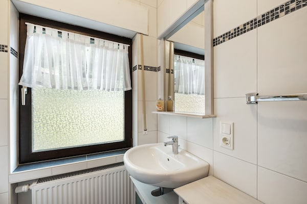 Foto van Feusdorf Bosbungalow - Vakantiehuis in Feusdorf - BathRoom