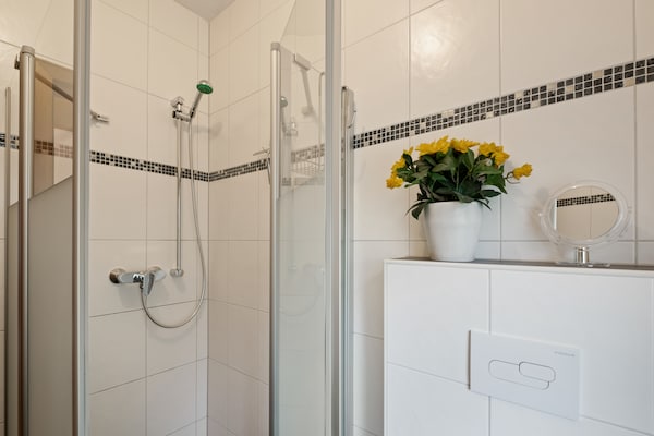 Foto van Feusdorf Bosbungalow - Vakantiehuis in Feusdorf - BathRoom