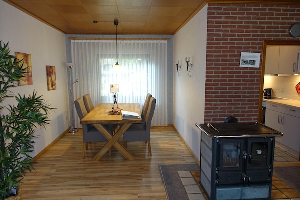 Foto van Feusdorf Bosbungalow - Vakantiehuis in Feusdorf - DiningRoom