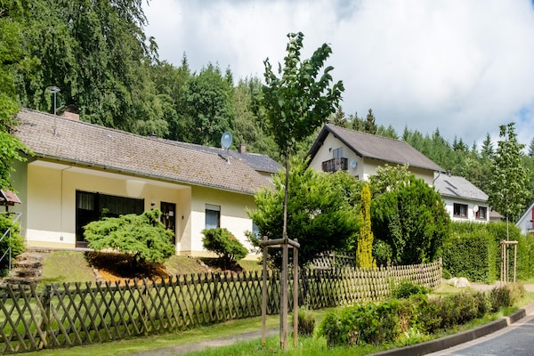 Foto van Feusdorf Bosbungalow - Vakantiehuis in Feusdorf - ExteriorSummer
