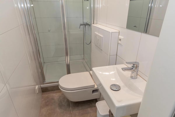 Foto van Bungalow op camping Waxweiler - Vakantiehuis in Waxweiler - BathRoom