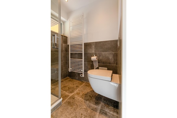 Foto van Bungalow im Campingpark - Vakantiehuis in Waxweiler - BathRoom