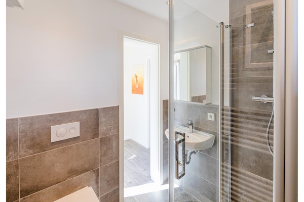 Foto van Bungalow im Campingpark - Vakantiehuis in Waxweiler - BathRoom