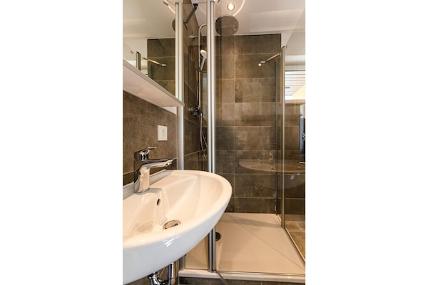 Foto van Bungalow im Campingpark - Vakantiehuis in Waxweiler - BathRoom