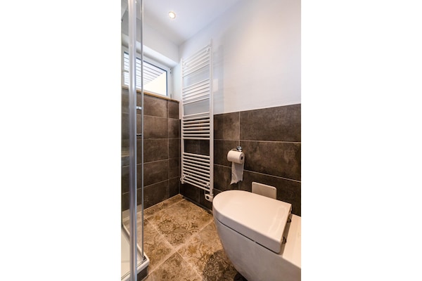 Foto van Bungalow im Campingpark - Vakantiehuis in Waxweiler - BathRoom